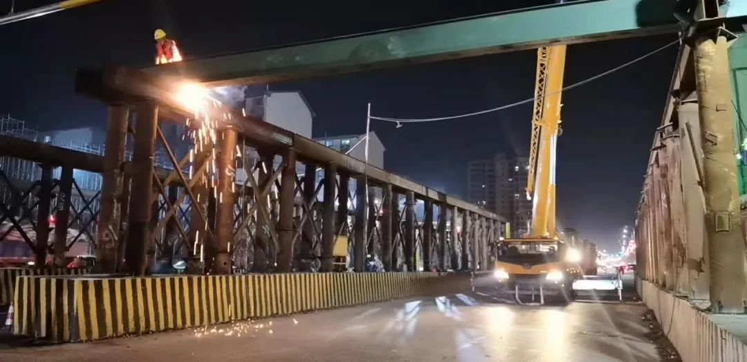 黨委書記、董事長涂建平現(xiàn)場調(diào)度南外環(huán)高速項目工程